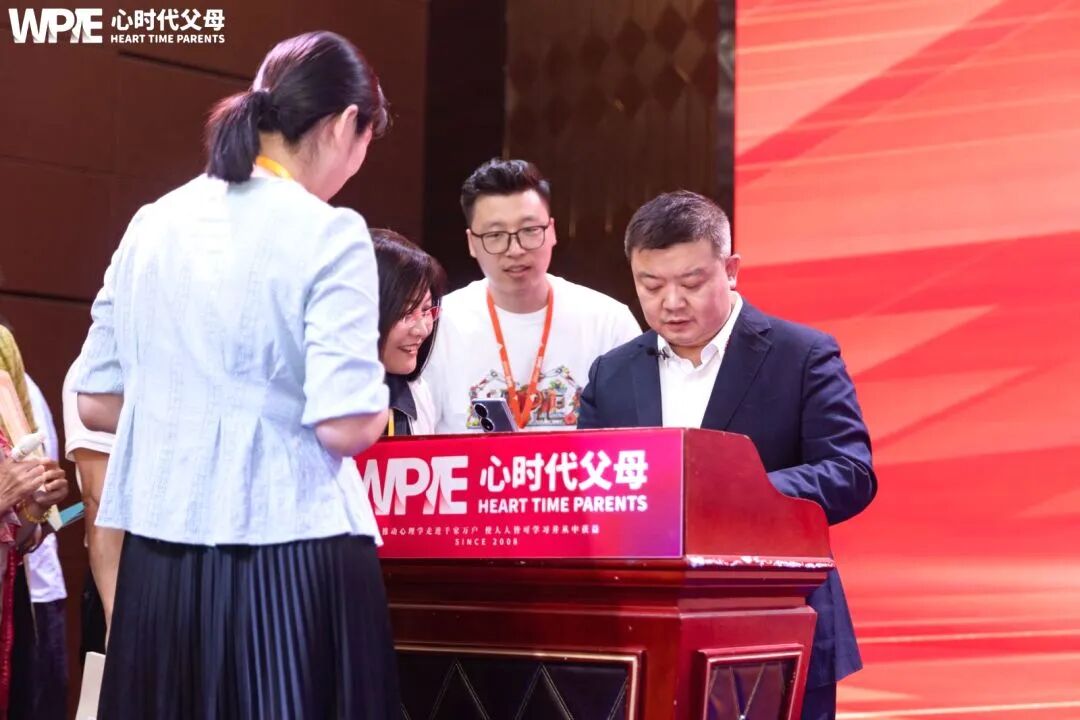 【家庭生态导师班】他在狗身上找家的感觉,父母却骂他“冷血”“没良心”——可悲的不是孩子,而是不会养育的父母