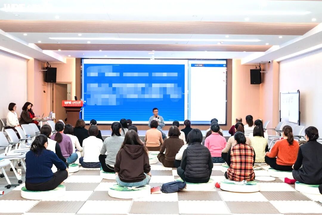 【学习军师方案班 · 高级】“妈,你当年为什么要把我送人?”她哭着问出这句话后才发现,爱从来没走,只是被痛苦挡住了