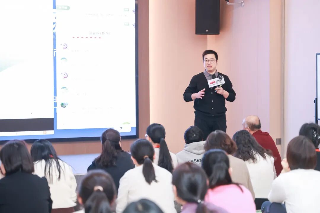 【学习军师方案班 · 高级】“妈,你当年为什么要把我送人?”她哭着问出这句话后才发现,爱从来没走,只是被痛苦挡住了