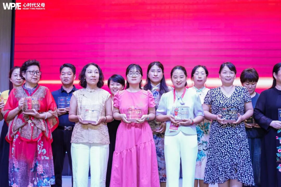 “孩子,你不用那么懂事,我和你爸爸的矛盾,不用你来承担!”