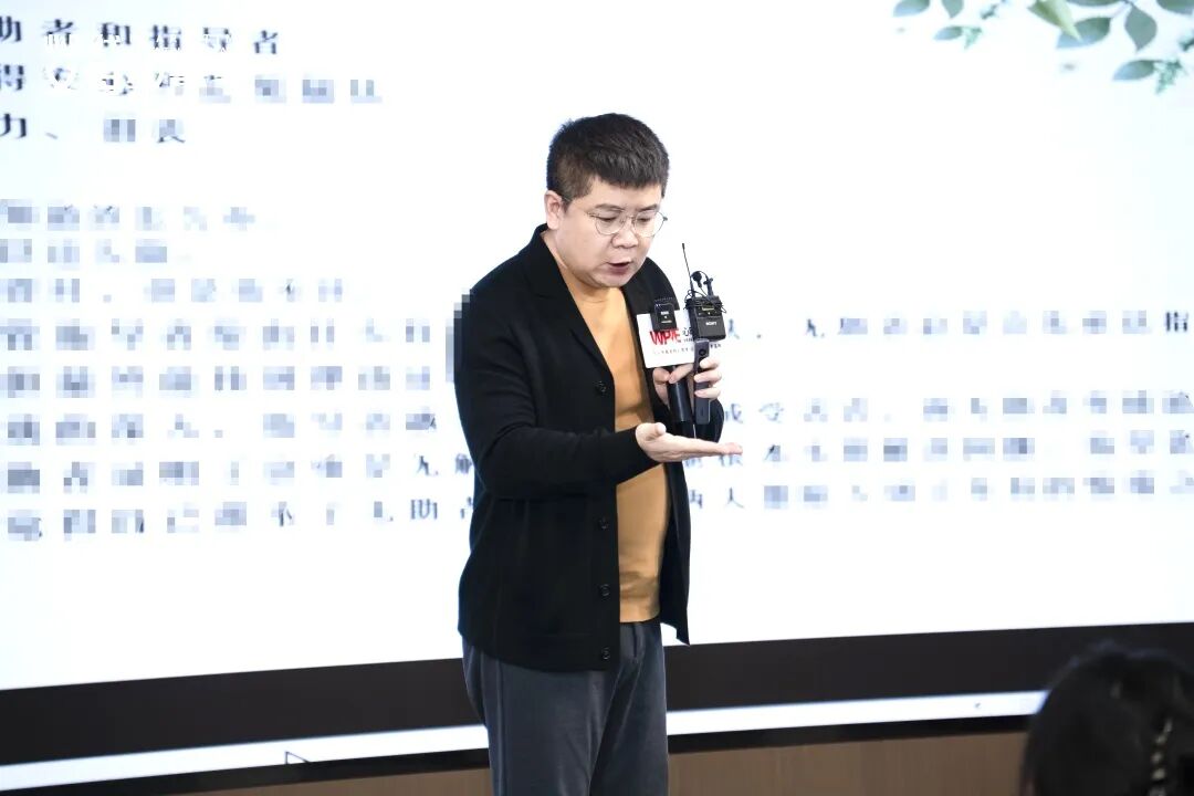 曾经只敢带着耳机偷偷听课,如今终于敢当面“活”了!