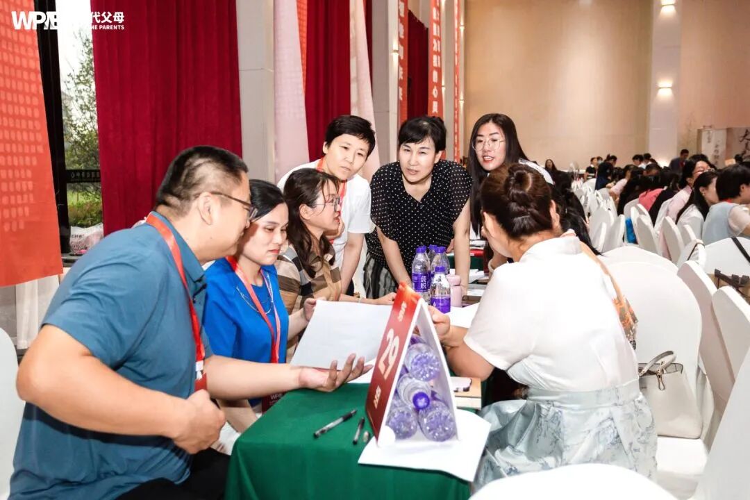 “孩子,你不用那么懂事,我和你爸爸的矛盾,不用你来承担!”