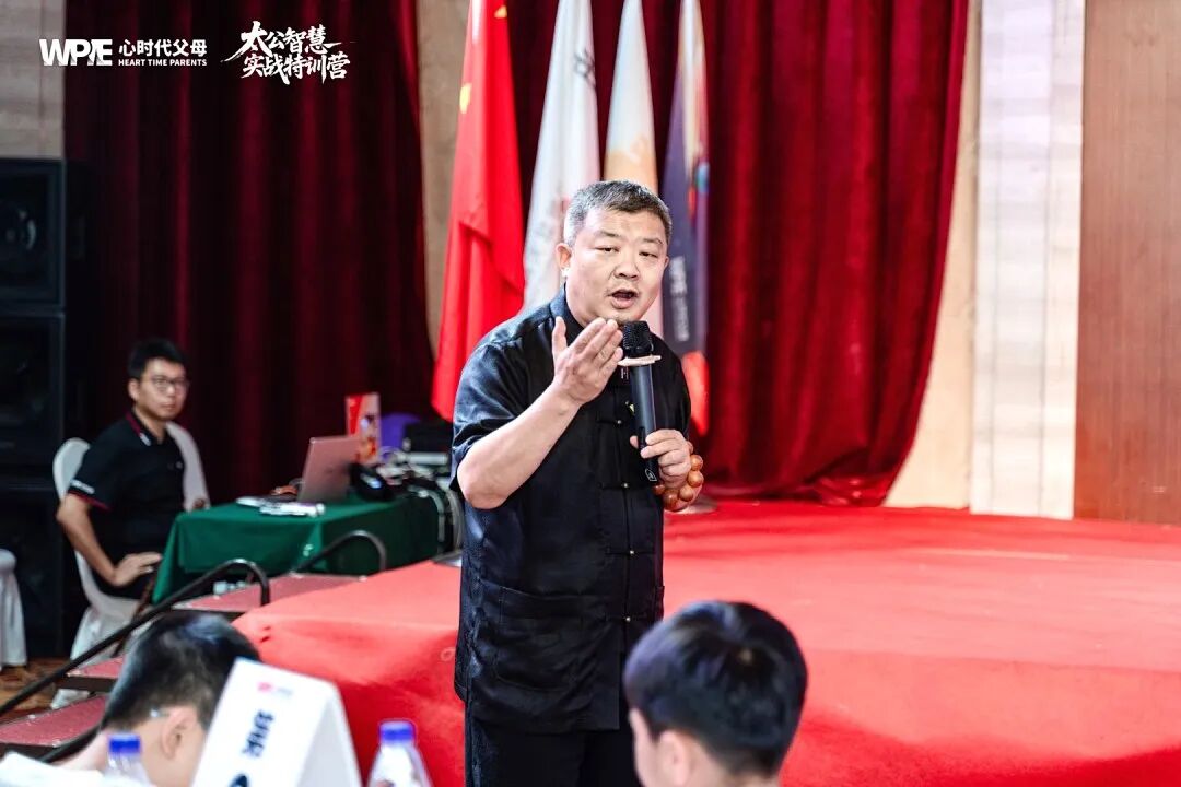 孩子没在节日送你祝福?先别失落,这可能是一堂被你忽视的“爱的必修课”