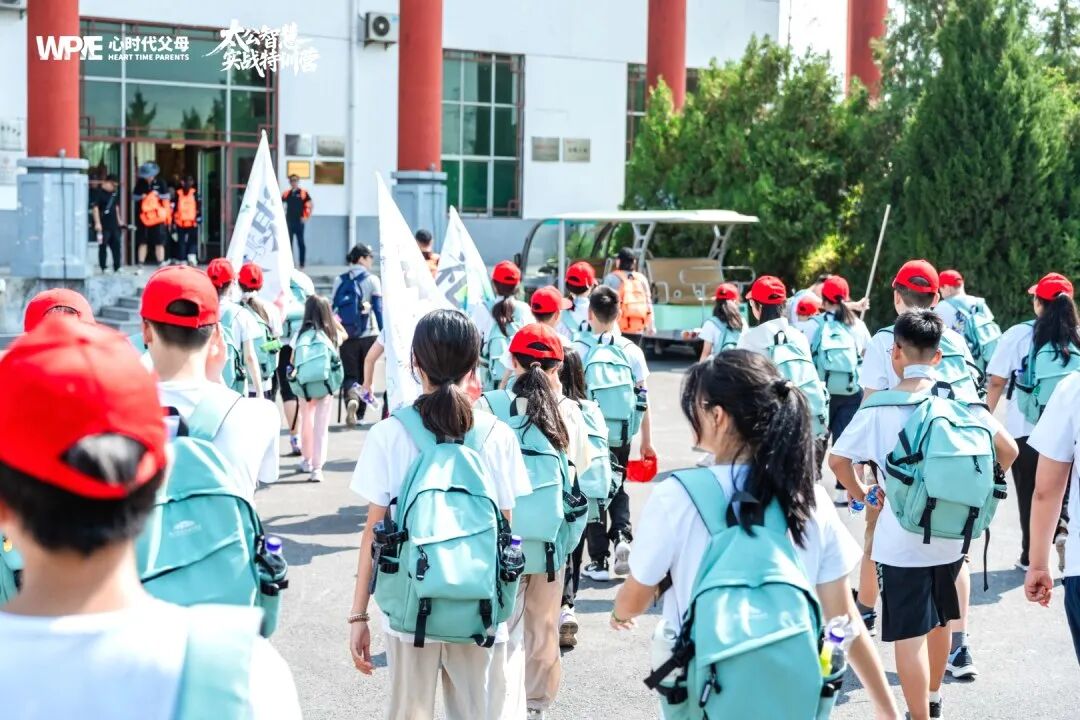 孩子没在节日送你祝福?先别失落,这可能是一堂被你忽视的“爱的必修课”