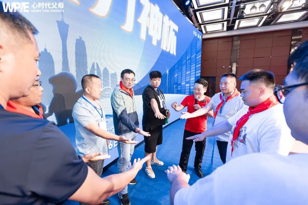 陪读妈妈的崩溃实录:直到撕掉孩子作业本的那一刻,我才发现撕掉的不只是作业本