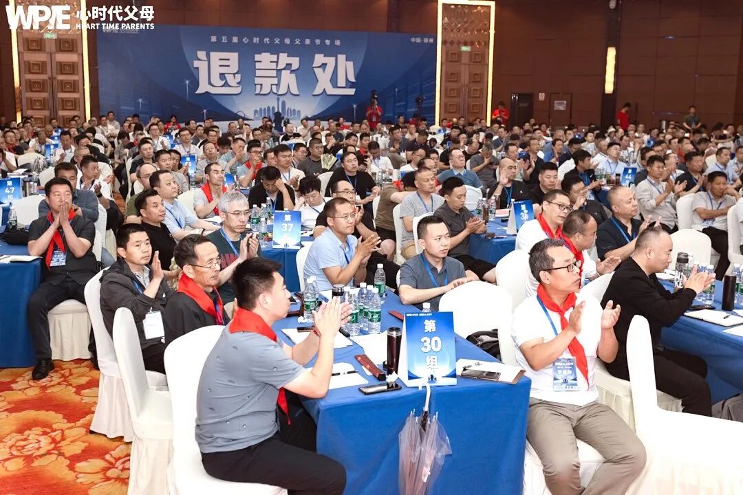 陪读妈妈的崩溃实录:直到撕掉孩子作业本的那一刻,我才发现撕掉的不只是作业本