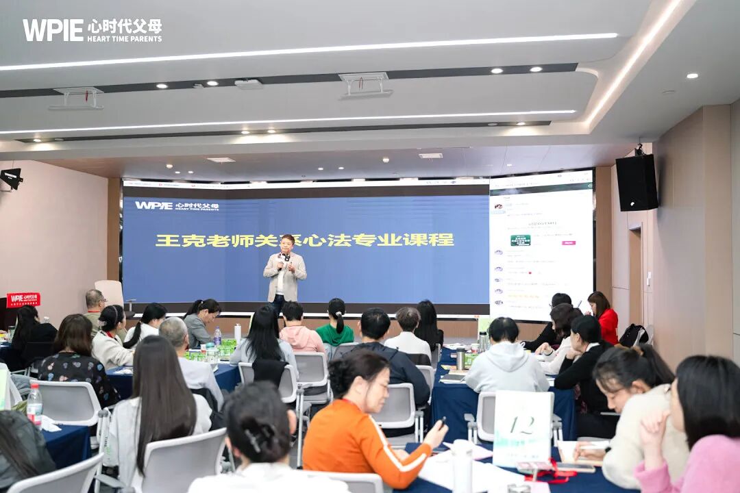 去他的“乖”!我们总想让孩子“乖”,却忘了自己当年心里藏了多少委屈