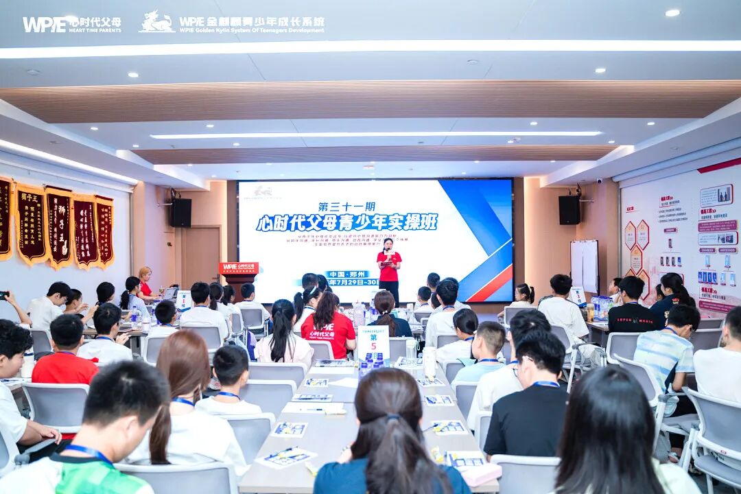 那个从12楼跳下的10岁男孩和在直播间里哭着求家长学习的王纪琼院长:一个在坠落,一个在拼命接!