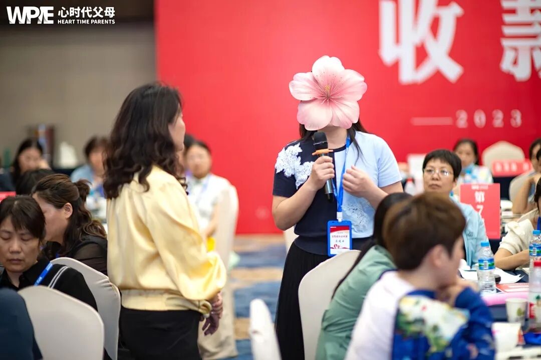 “姐姐就该多付出”“拒绝就是不孝”——文聪老师一语道出残忍的真相:“在至亲眼里,钱比你重要!”