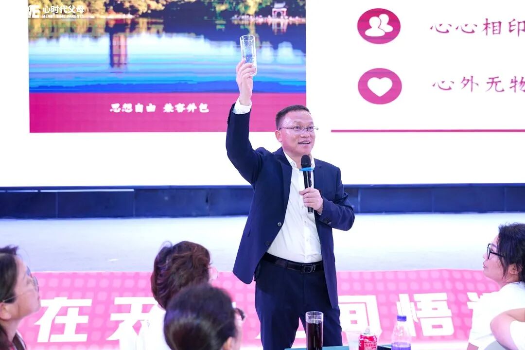 【家庭生态导师班】室友使唤她跑腿、零食被共享、东西被乱翻——而她,为何连一个“不”都不敢说?