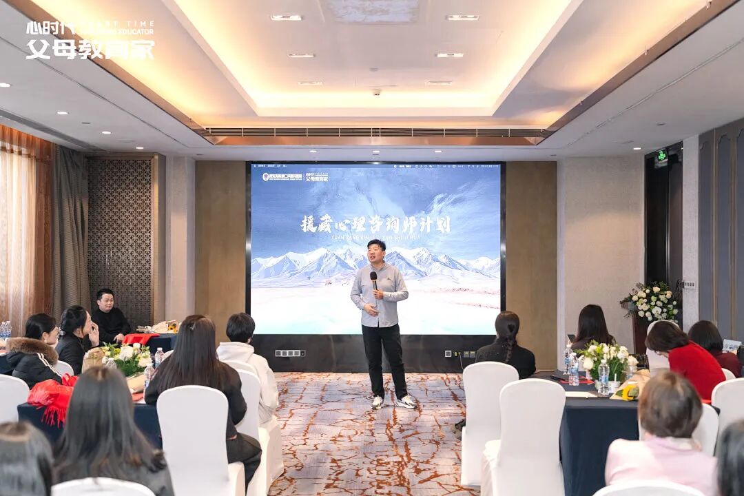 爱上大自己10岁的离异男的女孩说:“他是我的污点!我恨不得掐死他!”直到张兆鹏老师说了一句话,她瞬间释然