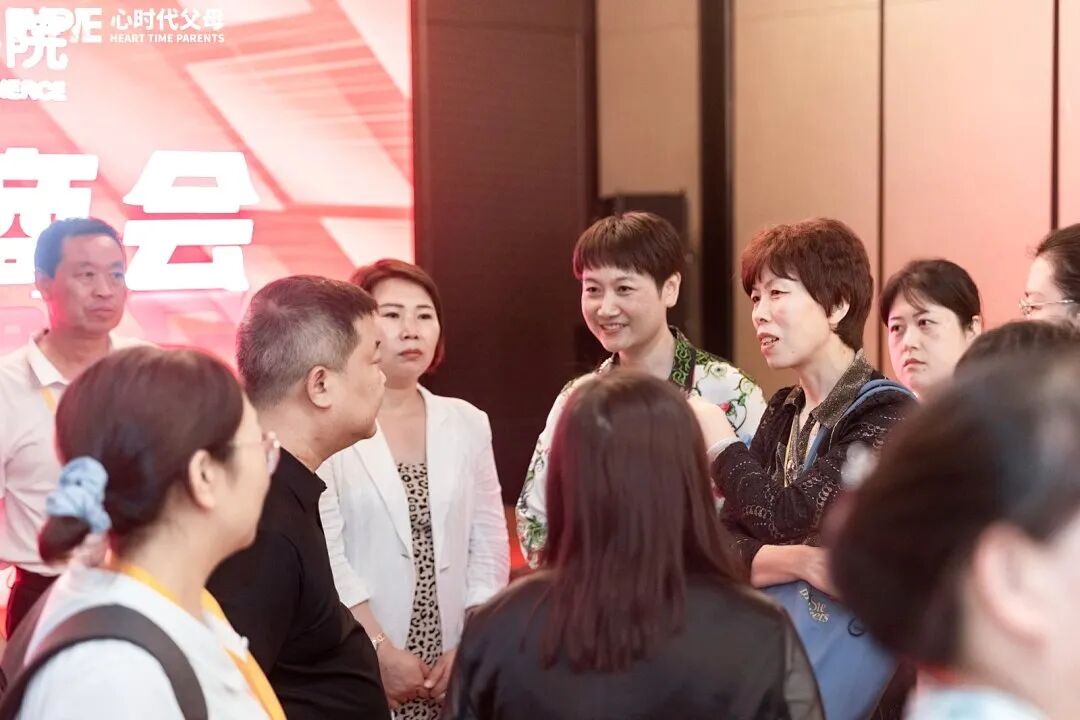 【家庭生态导师班】当“铺地砖”遇上“做美缝”——纪琼院长与文聪老师同讲导师班,学员们直呼“太精彩”!