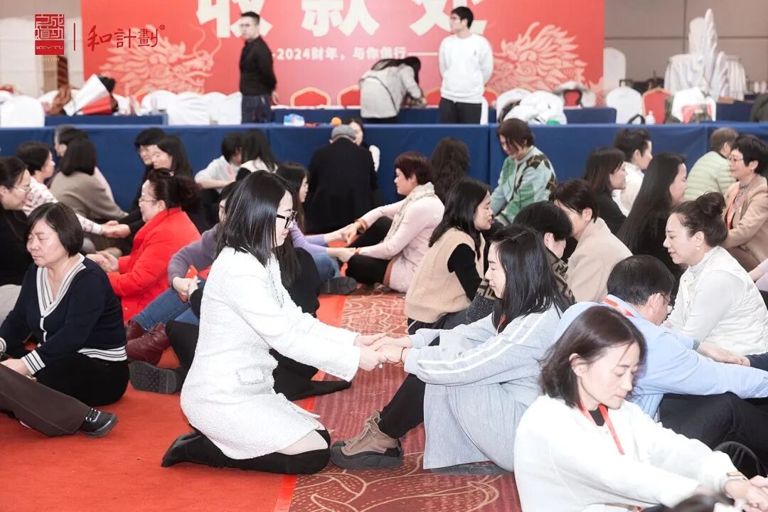 【家庭生态导师班】“老公‘恶心’,孩子烦他,想离又离不了怎么办?”王纪琼院长:“‘恶心’的人,是家庭里最好的教材!”