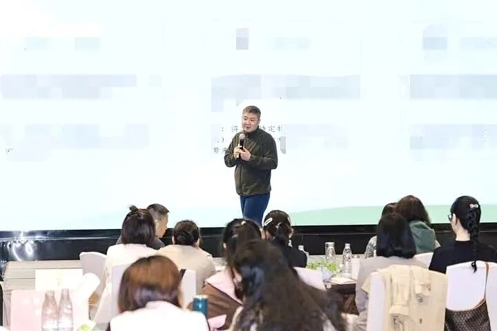直播时被骂“骗子”,王克老师笑了:“但凡跟他多说一句,你就输了”