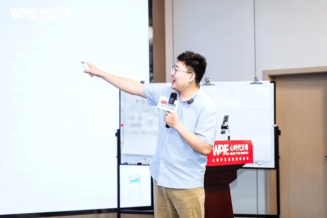 当孩子告诉你自己是同性恋,你该如何回应?——张兆鹏老师两步就能轻松解决!