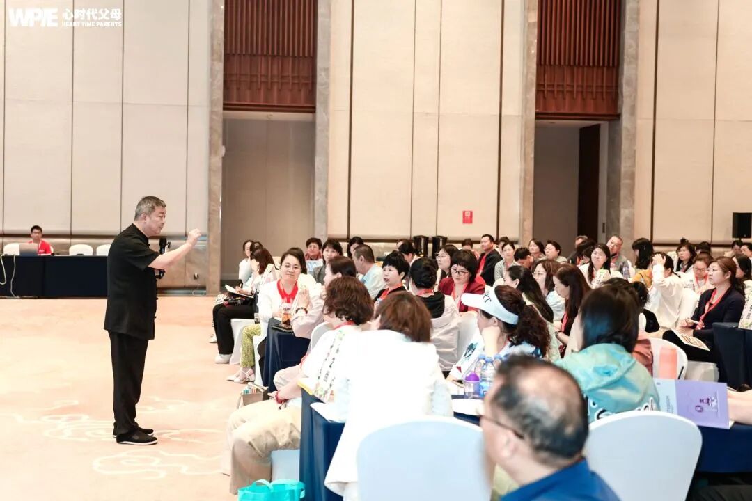 同样是母亲:有的把孩子逼进厌学的深渊,有的把13个孩子送进博士殿堂,差距到底在哪?