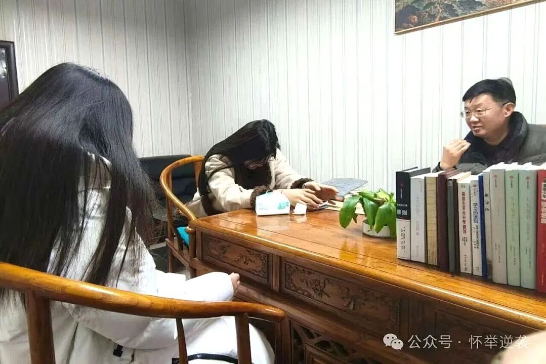 【狮子王】当孩子说“我讨厌所有老师”时，别急着讲道理，她心里藏着这些话……