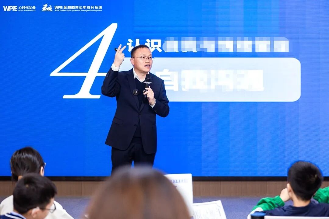 【青少年五大关系课】孩子在课堂上不举手、不发言,我差点失望透顶,直到另一位家长的话点醒了我……