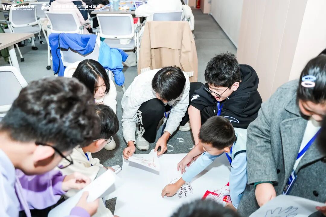 【青少年五大关系课】孩子在课堂上不举手、不发言,我差点失望透顶,直到另一位家长的话点醒了我……