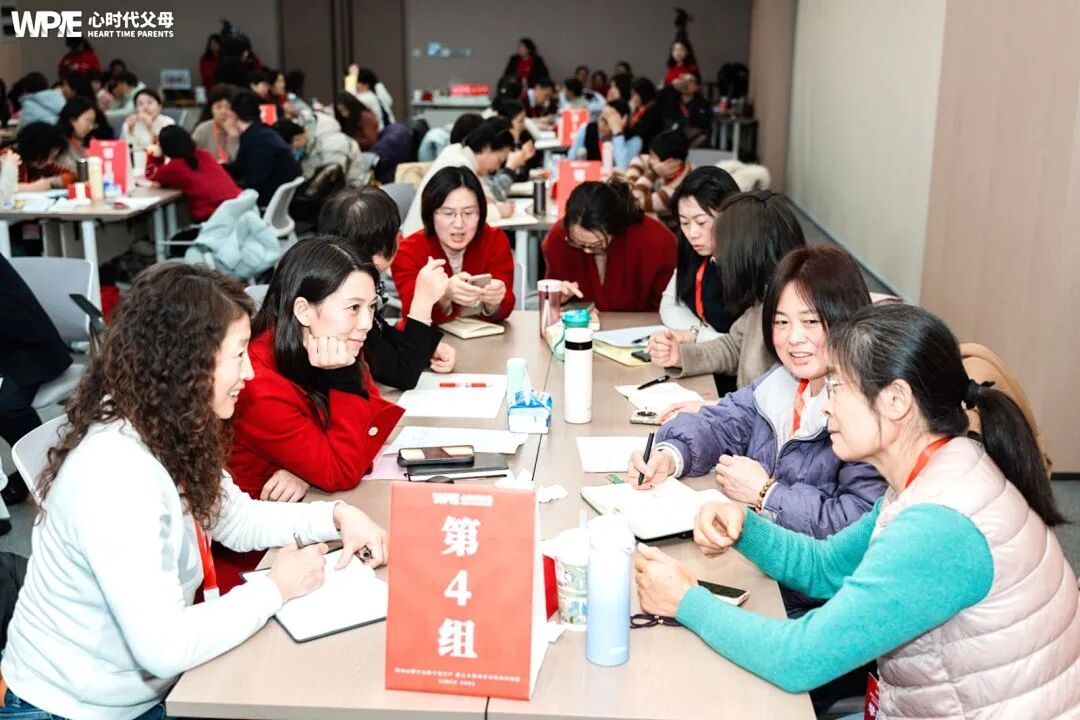 “王克老师同意你玩手机我就给”——王克老师:“别拉我当‘坏人’,你在玩‘法官游戏’”
