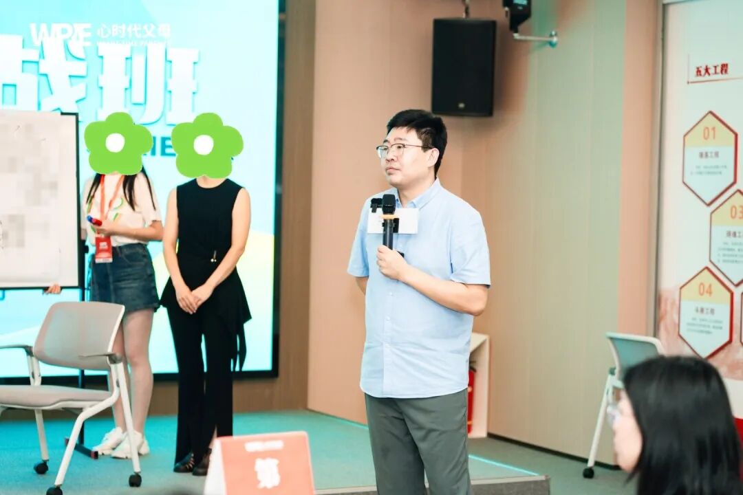 女儿4年不联系我,兆鹏老师却说“这是她最正确的选择”,背后原因刺痛无数父母