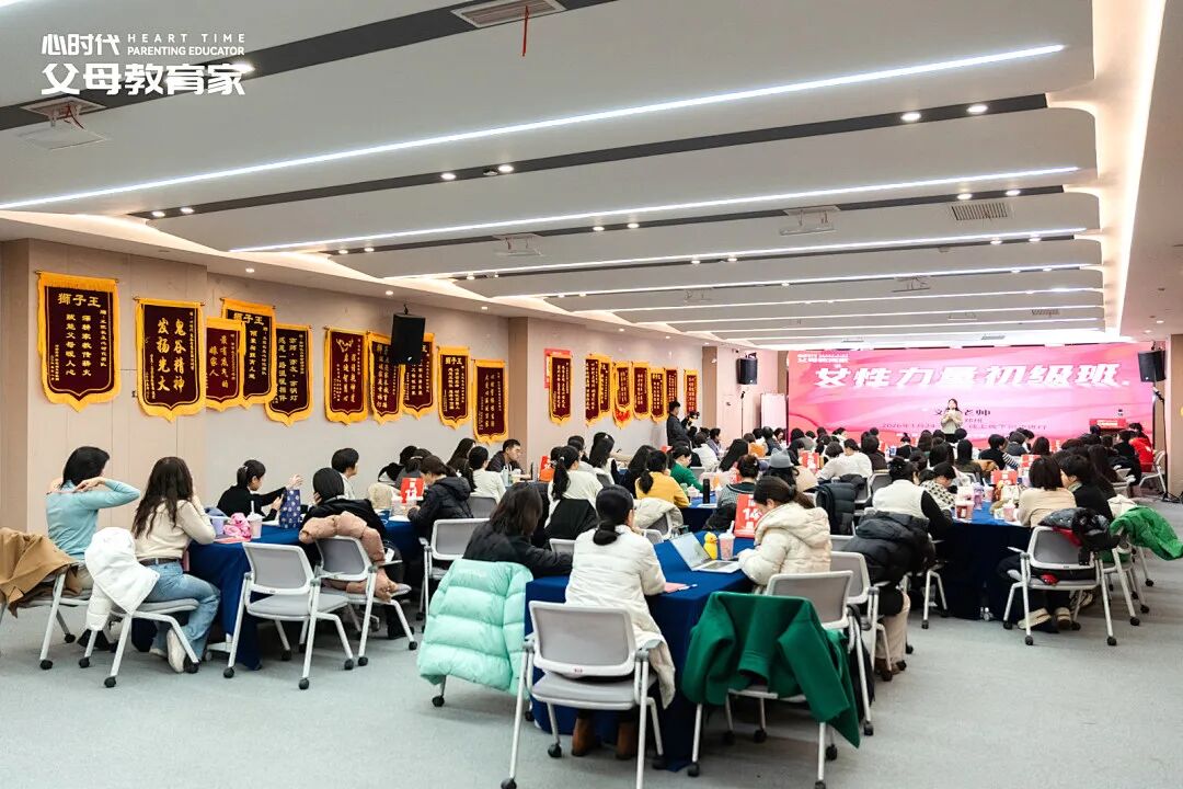放下“重男轻女”的执念:那个被期待是男孩的女孩,“叛逆”是她最后的求救!