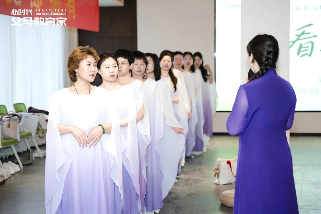 【大美君子女】梁敏老师用一颗小番茄,掰开了我攥紧的人生——我的信阳正念之旅!