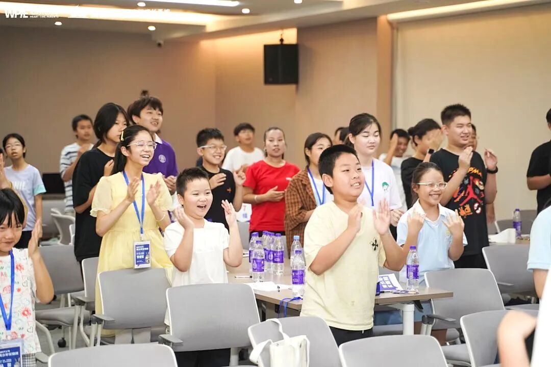 【青少年五大关系课】同为老师,孩子被办公室的同事骂哭,我到底要不要给孩子撑腰?