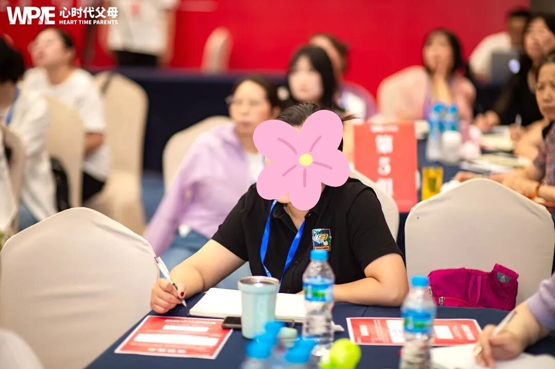 孩子嫌妈妈买400元的酒太奢侈?两位导师支招:“只需回4个字,孩子的一生都会‘配得上’!”