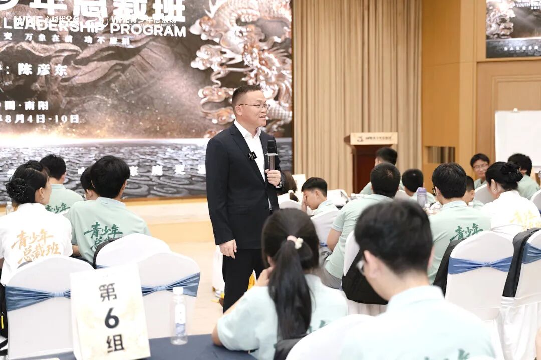 她被父母逼到初中没毕业就打工,挣的钱还被夺走给哥哥结婚买房……