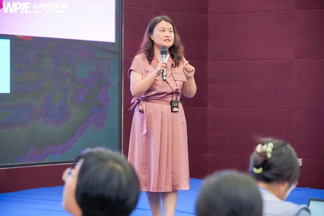 你以为孩子不上学是因为脱发?文聪老师一语道破:“他是先不想学了,才拿脱发当‘替罪羊’!”