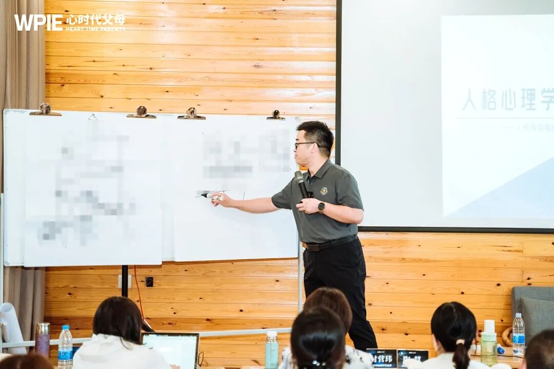 【青少年心理学专业课】下雨天去值班,乘公交还是坐地铁?——当你为小钱纠结时,背后藏着一个更大的问题!