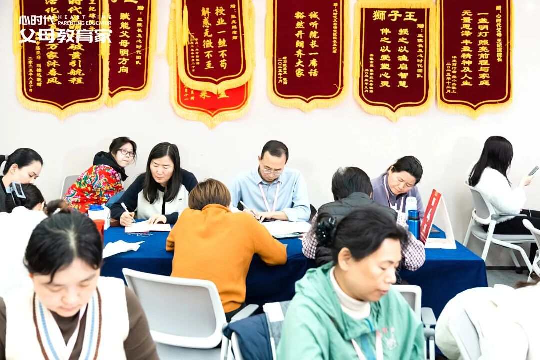 孩子责怪老师偏心怎么办?文聪老师的“5颗糖理论”,轻松帮助孩子解开心结