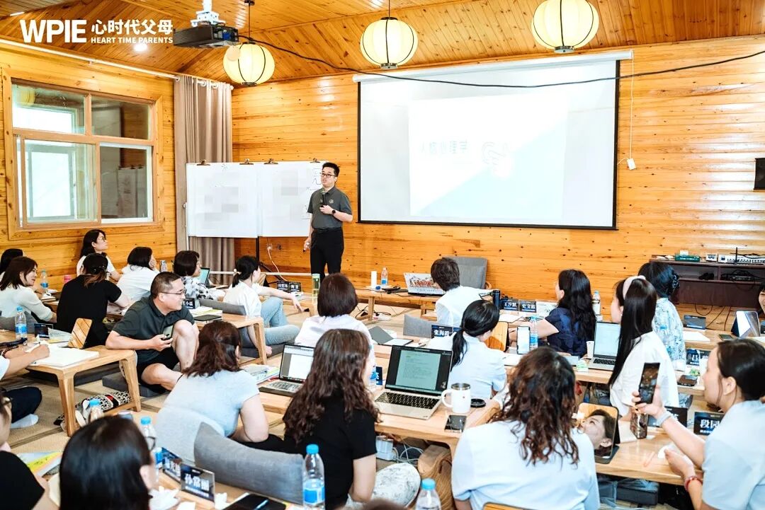 【青少年心理学专业课】上学时躲着老师走,工作了绕着领导走——你的人生,是不是一直在“躲”?