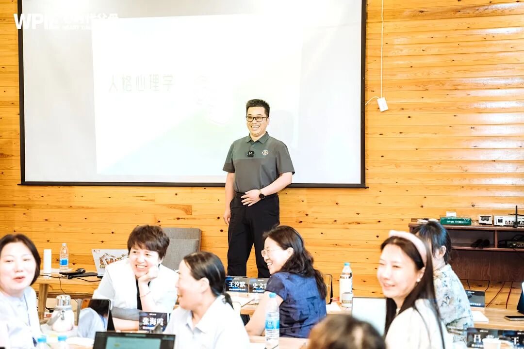 【青少年心理学专业课】上学时躲着老师走,工作了绕着领导走——你的人生,是不是一直在“躲”?