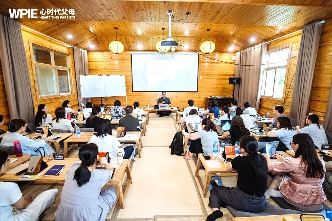 【青少年心理学专业课】上学时躲着老师走,工作了绕着领导走——你的人生,是不是一直在“躲”?