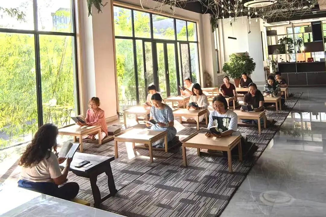 WPIE || 父母教育家 || 葱花队专属讲师团正式成立!这份来自河南广电的聘书,是文聪老师给我们最硬核的“偏爱”!