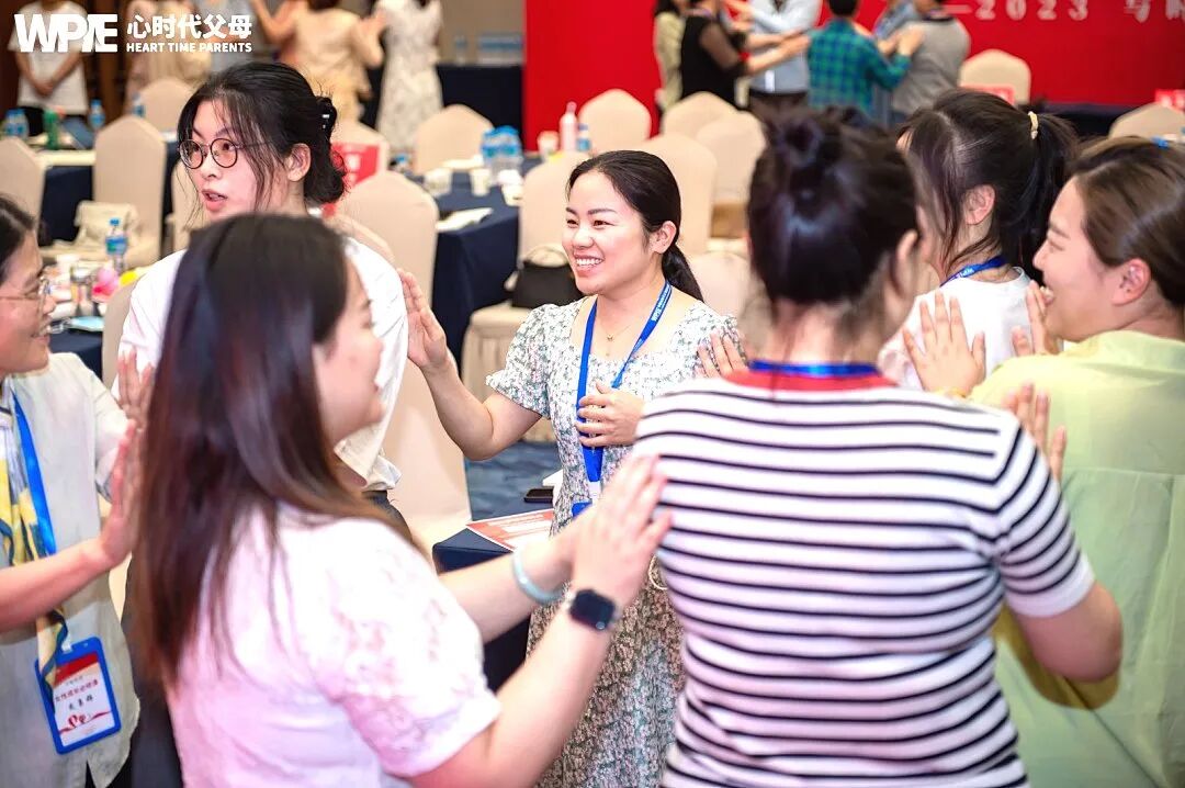 “你不是不会说话,而是不想”——别拿原生家庭的痛,当作伤害孩子的理由!