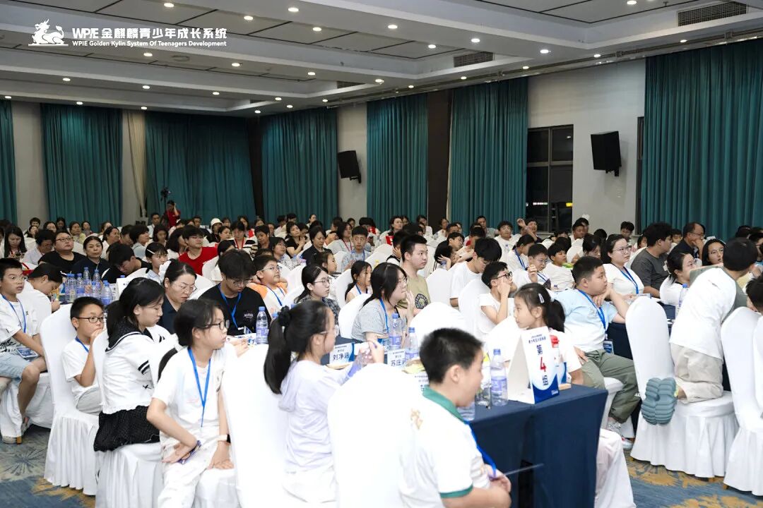 【青少年五大关系课】“爸爸只会打骂吼,妈妈给不了拥抱”——那个长发遮面的辍学女孩背后的家庭真相