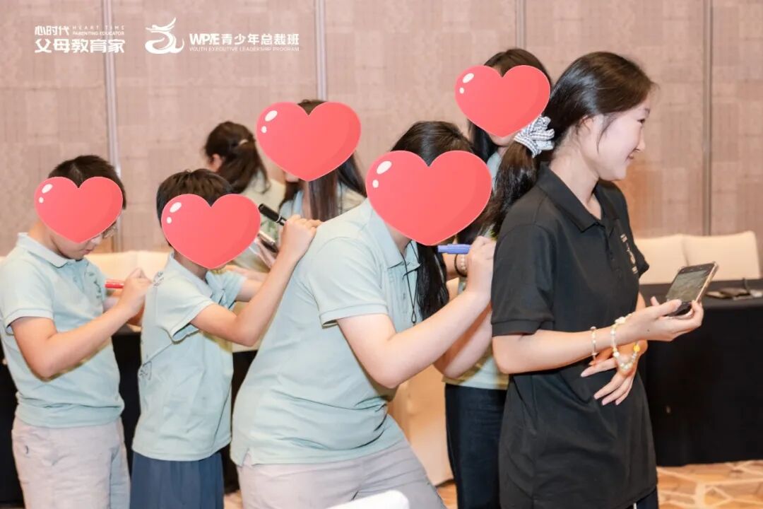 “心二代”克玲——“表姐推我进来,没想到缘分早就开始了:原来大三那年,我就拿过心时代父母教育家的招聘简章!”