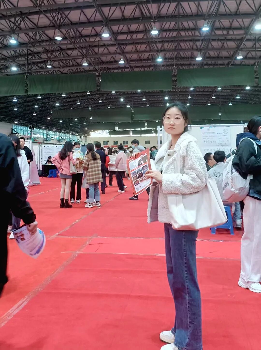 “心二代”克玲——“表姐推我进来,没想到缘分早就开始了:原来大三那年,我就拿过心时代父母教育家的招聘简章!”