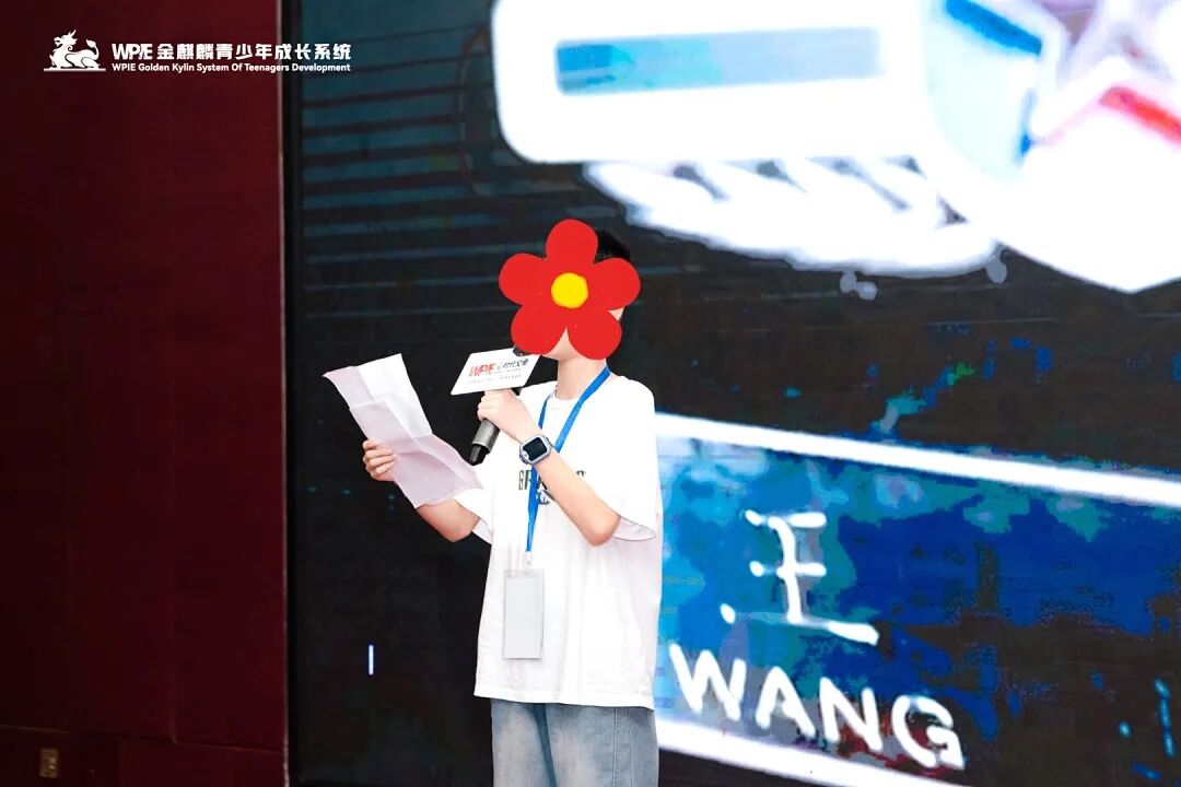 一夜白头的父母泣诉:“我养出了学霸,却没教会孩子好好活着......”